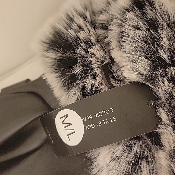 Black Vegan Leather Gloves M/L - Picture 4 of 5